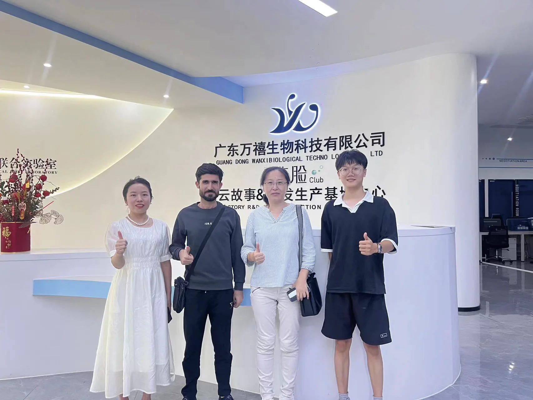 广东万禧企业团队合影