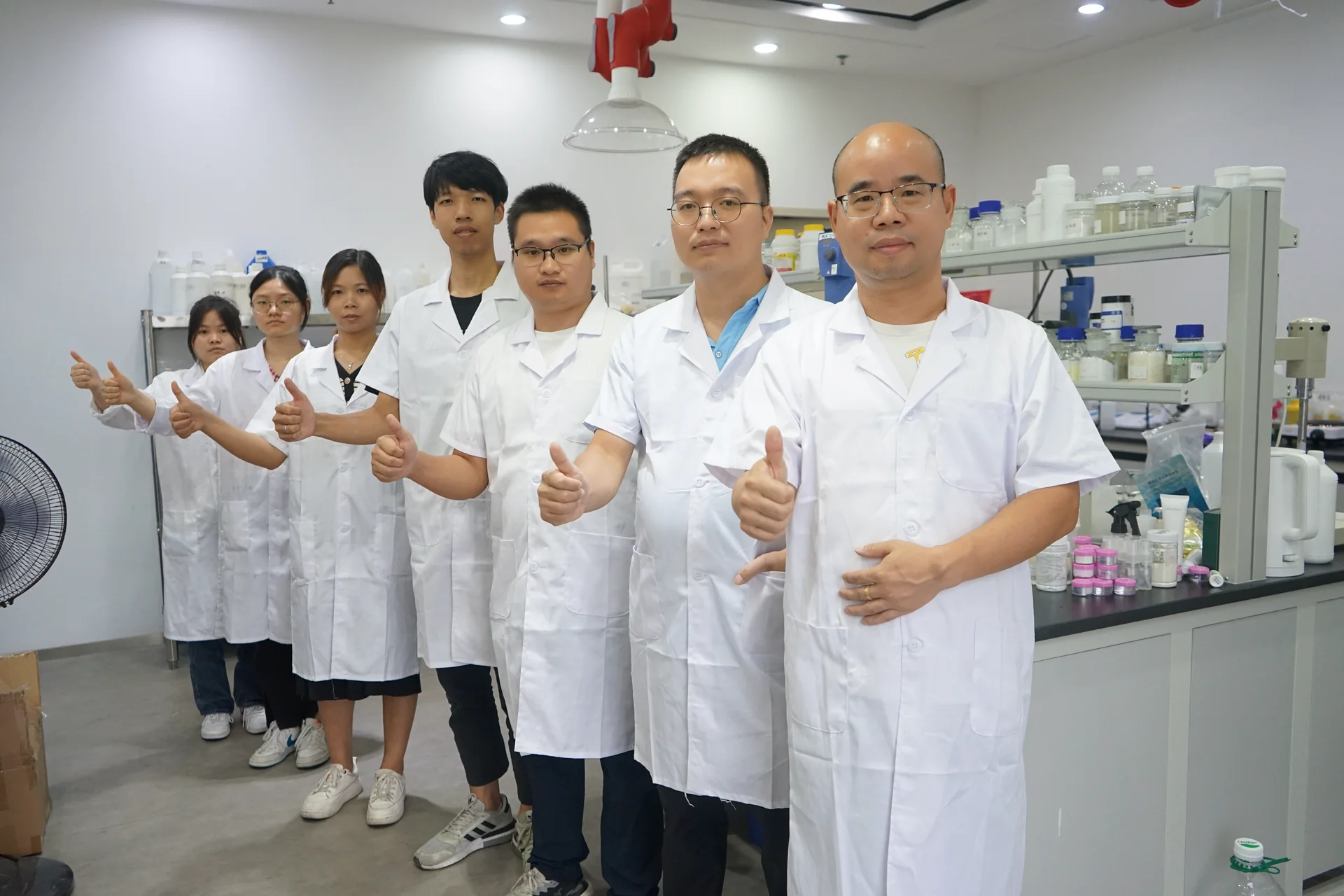 广东万禧研发团队工作现场